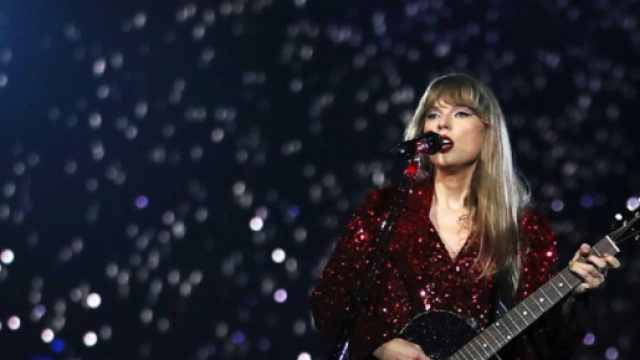 Taylor Swift lors d'un concert (Screenshoot Twitter @taylorswift13)