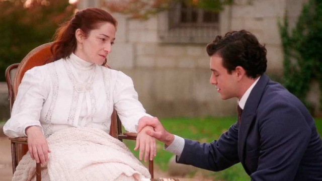 Eugenia è la mamma di Curro nella soap La Promessa.