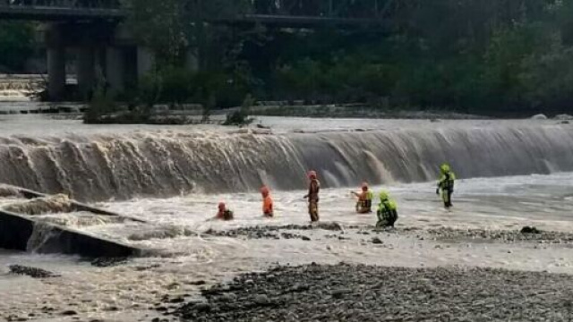 Modena, ragazzo scomparso nel fiume Secchia mentre girava in video.