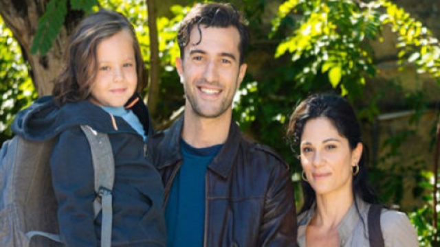 Un posto al sole: Rosa e Manuel insieme a Damiano.