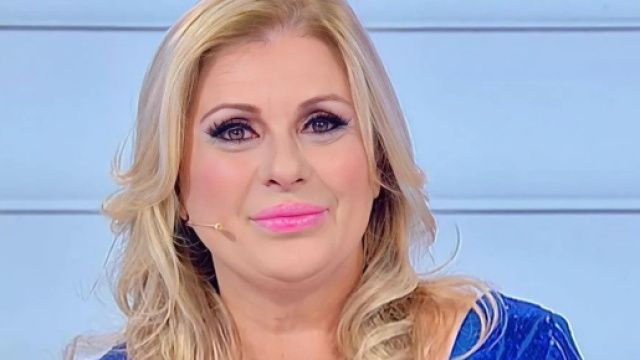 Uomini e Donne, retroscena su Tina: 'Non sarà tronista ma al suo solito posto'.
