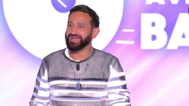 Cyril Hanouna face à un choix délicat : entre Mykonos et l'amour. Twitter @TPMP