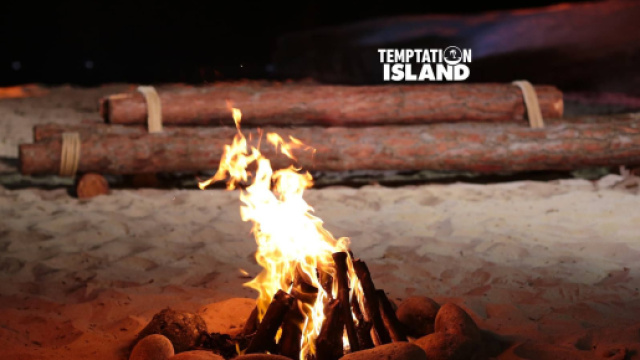 Temptation Island, Ale e Federico, fan ironizzano sulla ragazza: 'Pianto gi&agrave; iconico'.