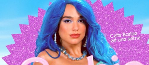 Dua Lipa dans la peau d'une Barbie sirène (Screenshoot Twitter @PremiereFR)