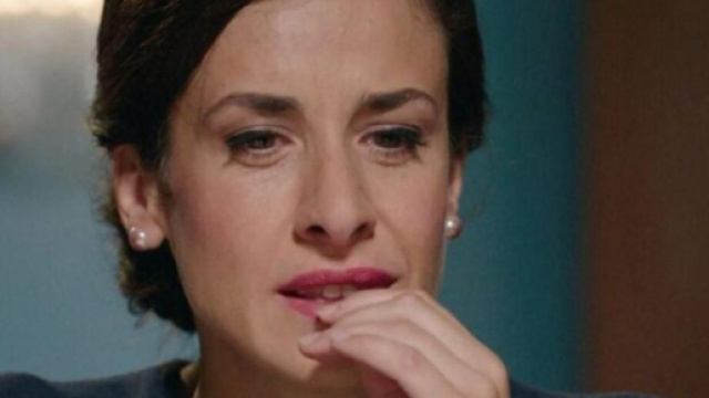 Il Paradiso delle signore 8, Gloria in bilico: Lara Komar in silenzio sui social.