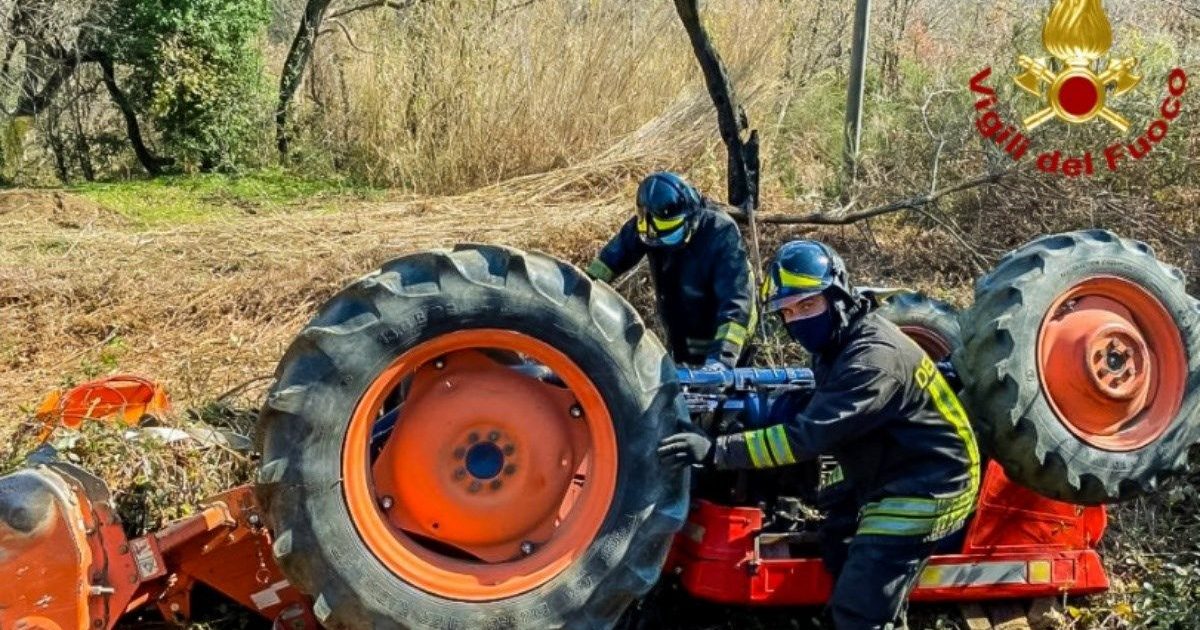 Calabria, Giovane Muore Schiacciato Da Un Trattore