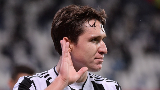 Juve, Momblano rivela: 'Chiesa se schiocca le dita &egrave; fuori dalla Juventus'