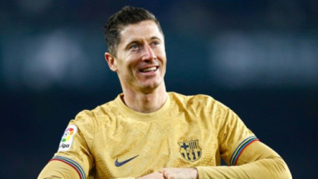 Robert Lewandowski a d&eacute;cid&eacute; de poursuivre sa carri&egrave;re sous le maillot du FC Barcelone (Screenshoot Twitter @ActuFoot_)