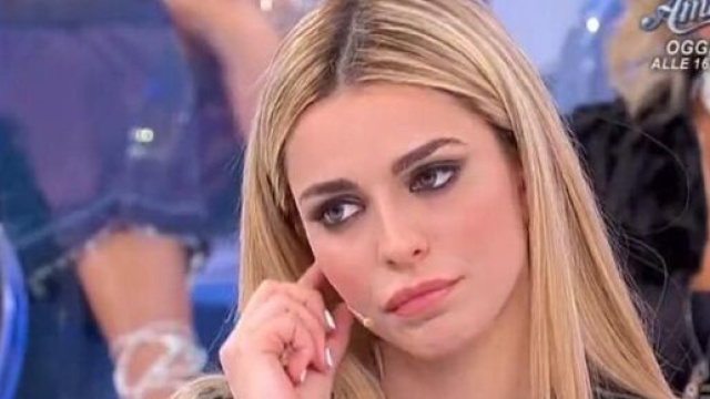 Uomini e Donne: Carola dopo l'addio con Nicotera potrebbe salire sul trono.