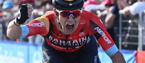 Ciclismo, Jonathan Milan ha vinto una tappa e la maglia ciclamino al Giro d'Italia