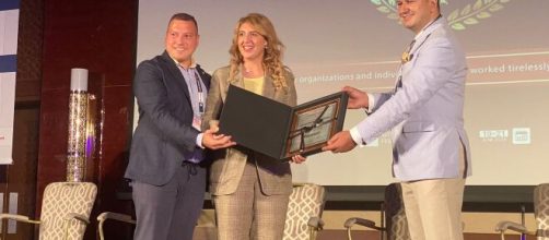 Imprenditori italiani ricevono a Dubai il premio Visionaries Award .