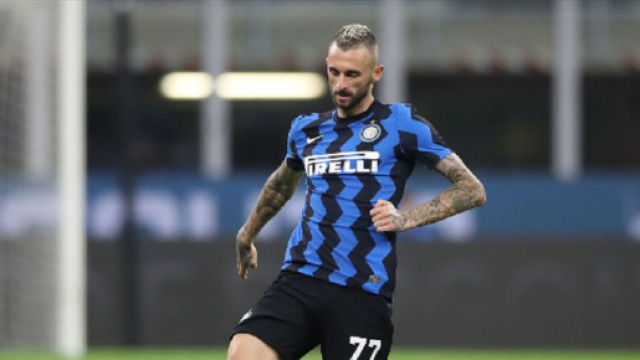 Le milieu de terrain d&eacute;fensif Marcelo Brozovic et le deal Inter - Bar&ccedil;a. Screenshot Twitter@ActuFoot_