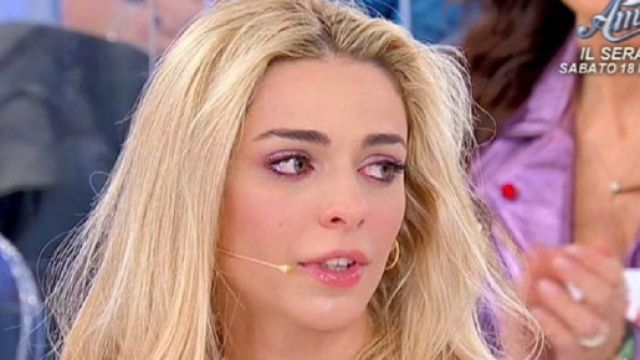 U&D, Carola turbata dal commento di un cameriere: 'In tv eri diversa, dal vivo sei peggio'.