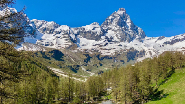 Estate 2023, l'11% degli italiani sceglie la montagna per le vacanze