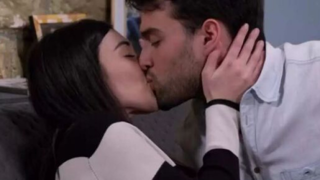 Un posto al sole, anticipazioni al 7 luglio: Lara assume Ida, Rossella e Nunzio si baciano.