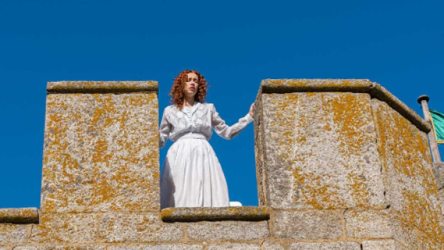 La Promessa: Leonor sta per lanciarsi nel vuoto.