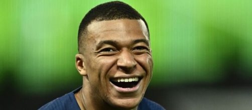 Mbappé heureux d'avoir gagné la Ligue 1 avec le PSG. (screenshot Twitter - @VibesFoot)