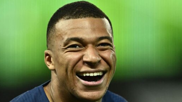 Mbappé heureux d'avoir gagné la Ligue 1 avec le PSG. (screenshot Twitter - @VibesFoot)