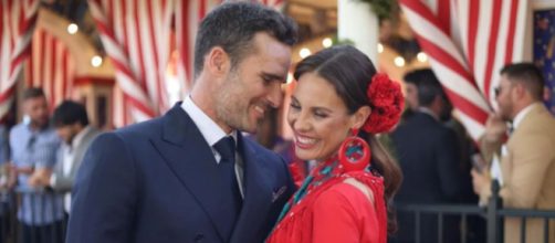 La modelo y el empresario confirmaron su noviazgo en la Feria de Abril (Instagram/@ jessica_bueno)