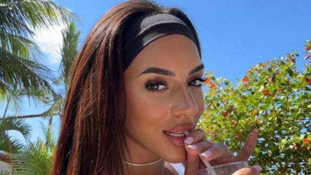 Love Island : L'arrivée de Marwa et son comportement avec les garçons ne fait pas l'unanimité. (Screenshot @marwamerazka)