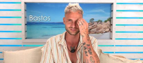 Bastos exclu de Love Island : il raconte son altercation avec Issam dans un live Twitch. (Screenshot @W9)