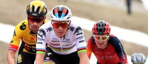 Ciclismo, Remco Evenepoel torna in gruppo al Giro di Svizzera.