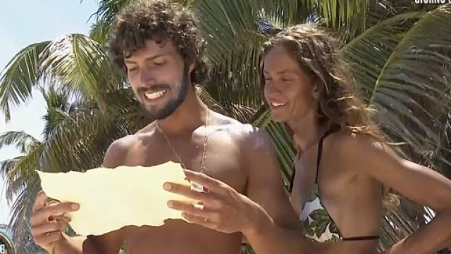 Isola dei Famosi, Gianmaria sul fidanzamento di Helena con Carlo: 'Ama il suo ex' .