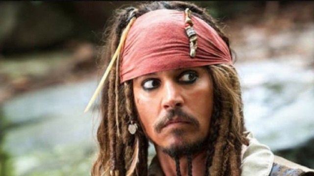 Johnny Depp dans "Pirates des Caraïbes" (Screenshoot Twitter @BFMTV_People)