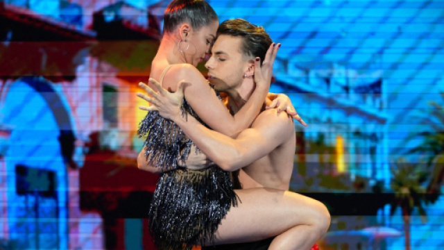 Mattia Zenzola e Benedetta, segnalazione: 'Bacio non da coreografia ma spontaneo'.