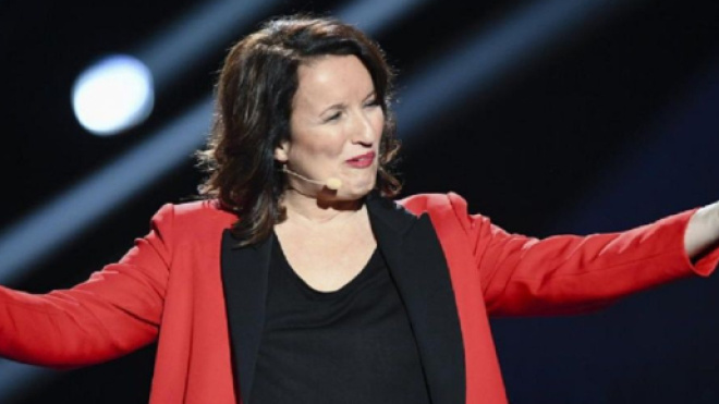 L'humoriste Anne Roumanoff a pris la défense d'Aya Nakamura (Screenshoot Twitter @LaGazette_be)