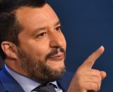 Salvini annuncia: "targhe, assicurazione e casco obbligatorie per bici e monopattini"