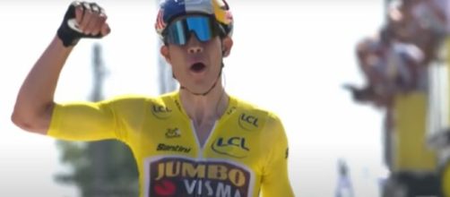 Ciclismo, la vittoria di Wout van Aert nella tappa di Calais del Tour de France.