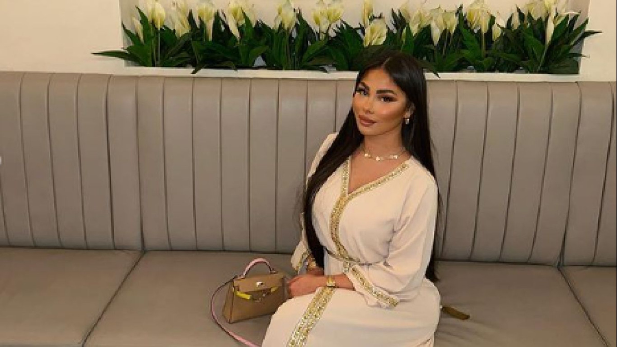 Maeva Ghennam à une humeur morose mais ne l'explique pas