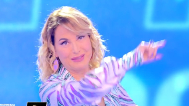 Palinsesti Mediaset: d'Urso fuori da Pomeriggio 5.