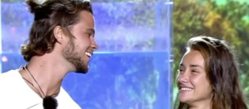 Adara Molinero y Bosco se dieron un beso en la gran final de 'Supervivientes 2023' (Captura de pantalla de Telecinco)