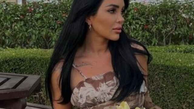 Fidji Ruiz publie une photo qui laisse place à de nombreuses spéculations sur une possible grossesse ( capture Instagram @fidji_ruiz )
