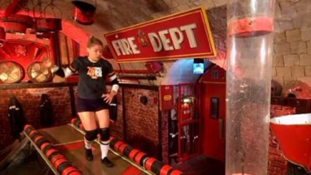 Laure Boulleau dans Fort Boyard (capture Twitter @coulissestv)