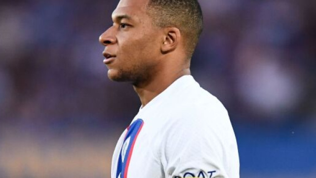 Mbappé sur le départ du PSG selon certaines sources. (screenshot Twitter - @lnstantFoot)