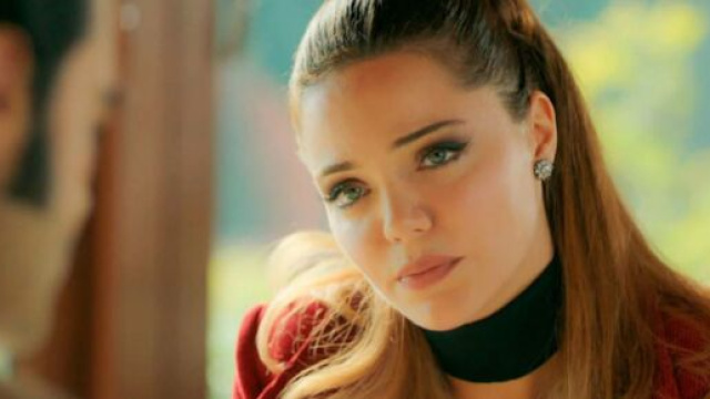 Terra amara trame turche:Zuleyha informa Demir che ha un fratellastro, lui non le crede.