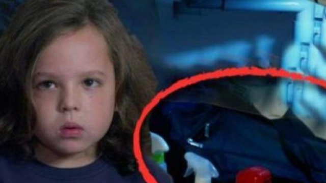 Upas, trame 19-20 luglio: il piccolo Manuel nasconde una pistola dello zio sotto al letto.