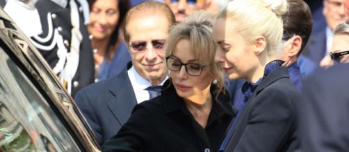Berlusconi, la famiglia smentisce lo sfratto di Fascina da Arcore: 'Rapporti eccellenti'.