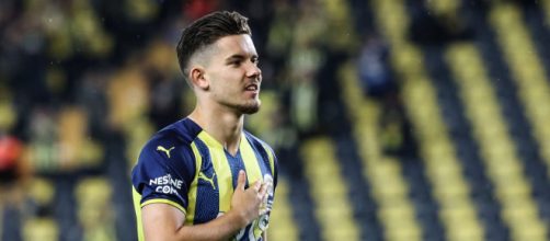 Inter: se partisse Dumfries si andrebbe su Kadioglu del Fenerbahce.