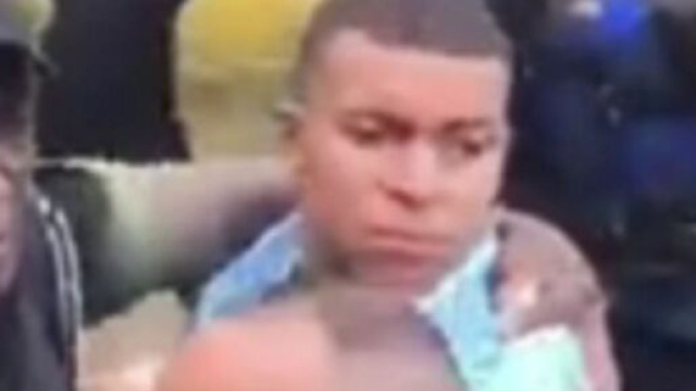 Kylian Mbappé au Cameroun (capture TikTok @bassqlfoot2)