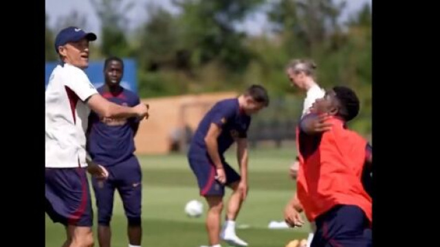 Luis Enrique en forme pour ses débuts au PSG. (screenshot Twitter - @panams75)
