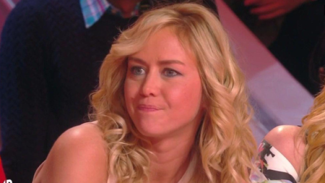 Énora Malagré, la chroniqueuse de Cyril Hanouna sur le plateau de TPMP. Source : capture d’écran C8