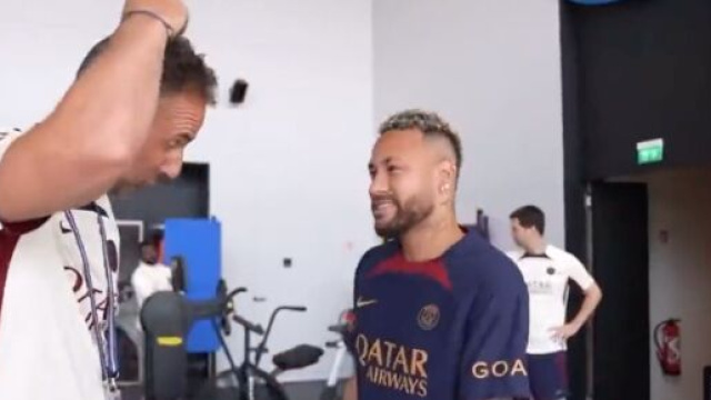 Neymar de retour à l'entrainement avec le PSG. (screenshot Twitter - @HRivayrand)