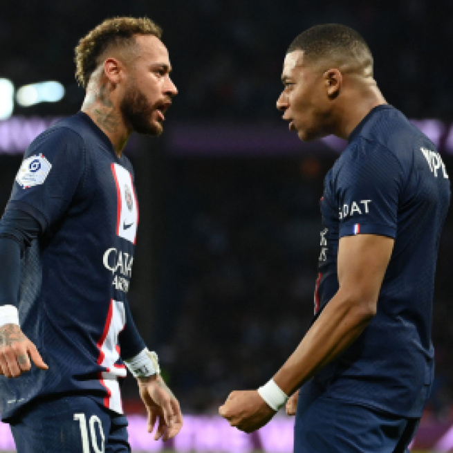 Kylian Mbappé avec Neymar sous les couleurs du PSG (capture Twitter @psgcommunity_))