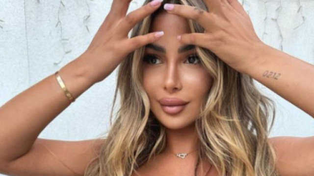 Maeva Ghennam a expliqu&eacute; son embrouille avec le groupe d'hommes (Screenshoot Twitter @GossipRoomOff)