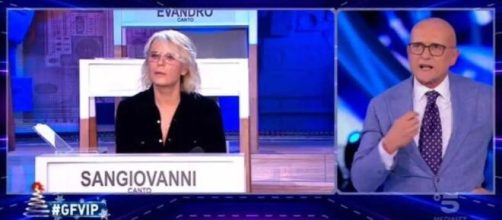 GF Vip, Maria De Filippi mette le mani sul reality.