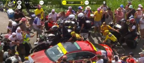 Tour de France, Jonas Vingegaard bloccato sul Col de la Loze.